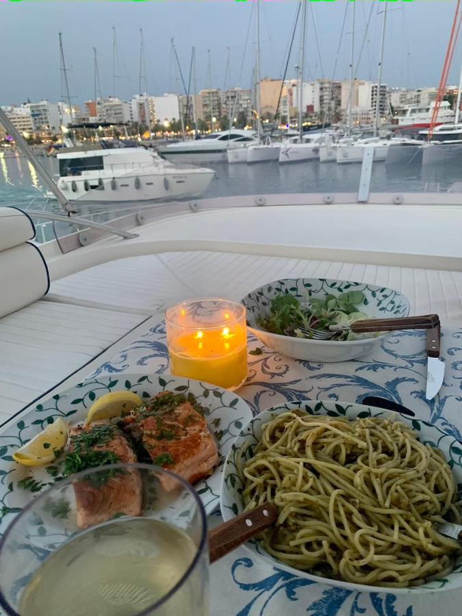 Yacht 18m Sunseeker In Mallorca