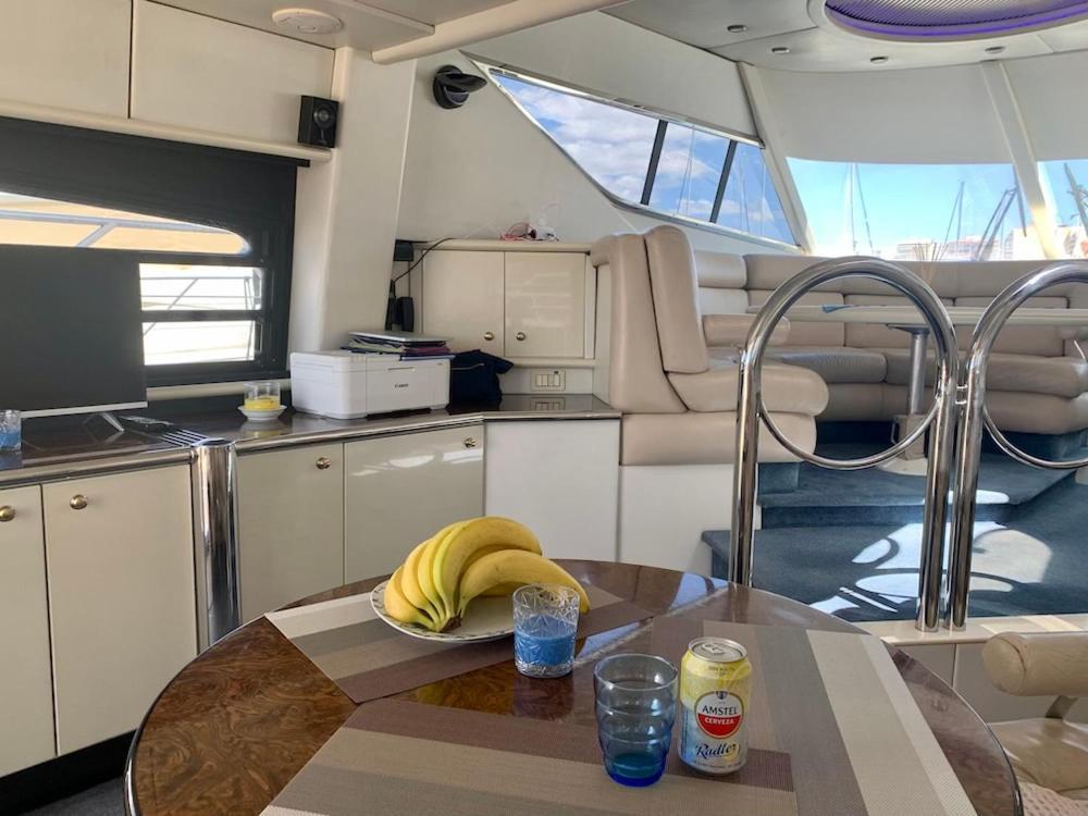 Botel Yacht 18m Sunseeker In Mallorca El Arenal (Mallorca)